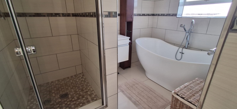 4 Bedroom Property for Sale in Diaz Beach Western Cape